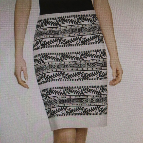 White House Black Market embroidered pencil skirt - Picture 1 of 4